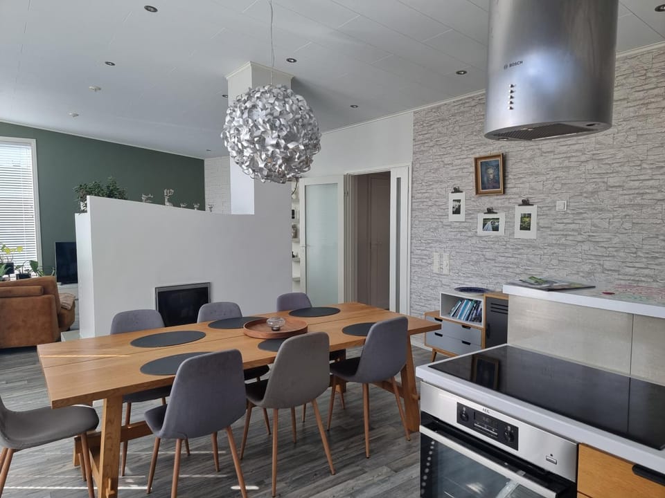 Kitchen or kitchenette, Seating area, Dining area, oven, stove