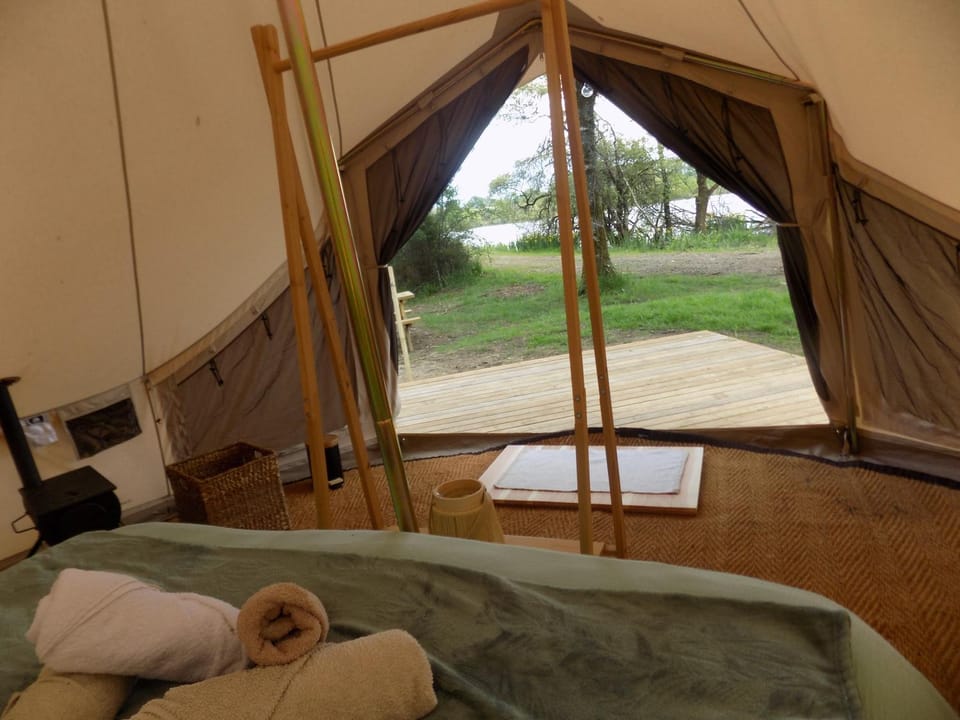 Tente familiale au bord de l'eau Luxury tent in Nouvelle-Aquitaine