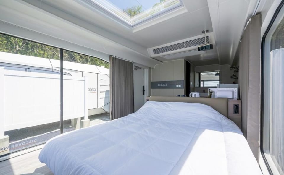 Bed, Photo of the whole room, Bedroom, air conditioner