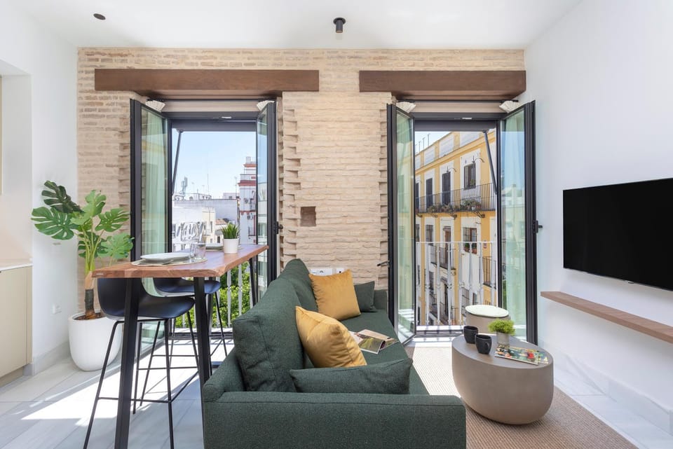 TV and multimedia, View (from property/room), Balcony/Terrace, Living room
