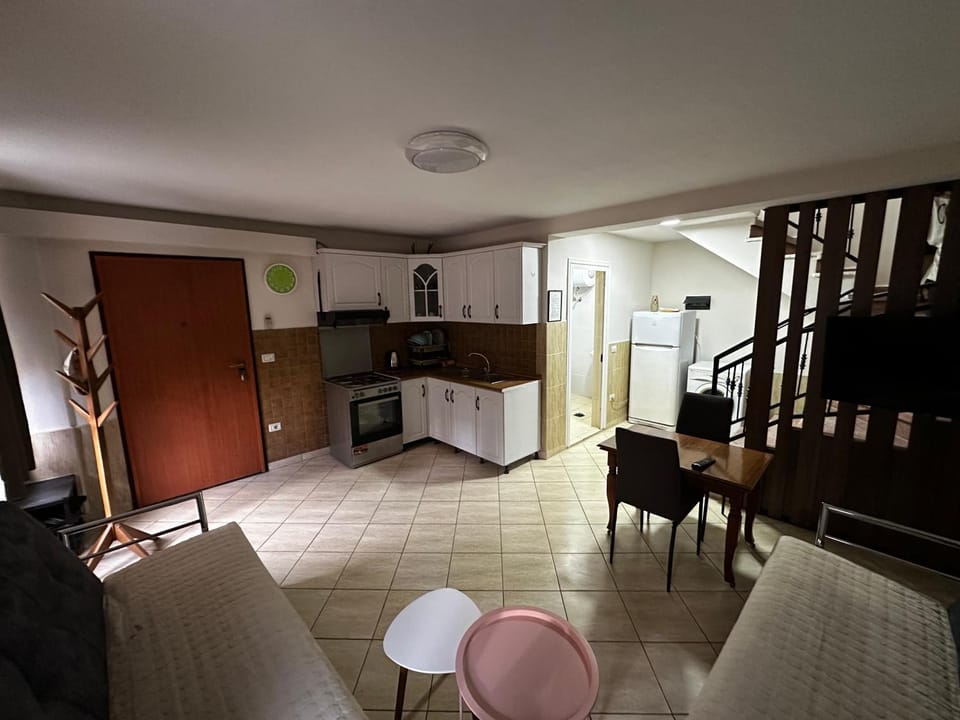 Kitchen or kitchenette, Living room, Seating area, Dining area, dishwasher, minibar, oven, stove