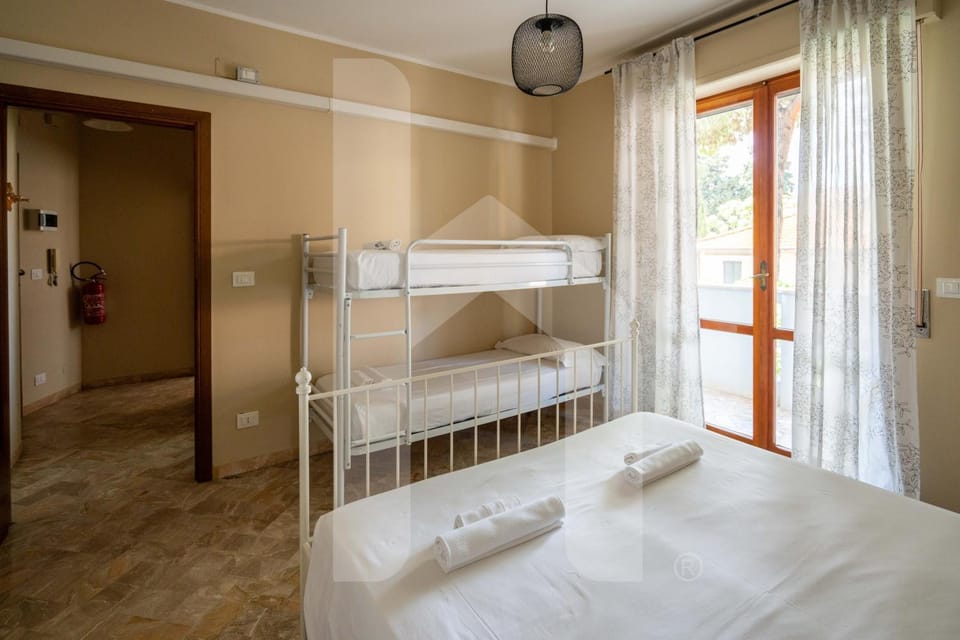 Bed, Photo of the whole room, Bedroom, bunk bed