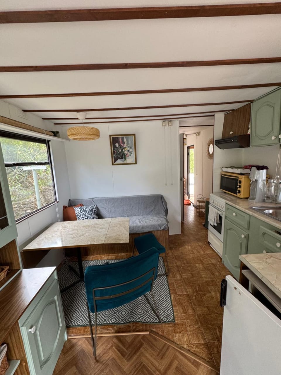 Kitchen or kitchenette, Dining area, oven, stove, toaster