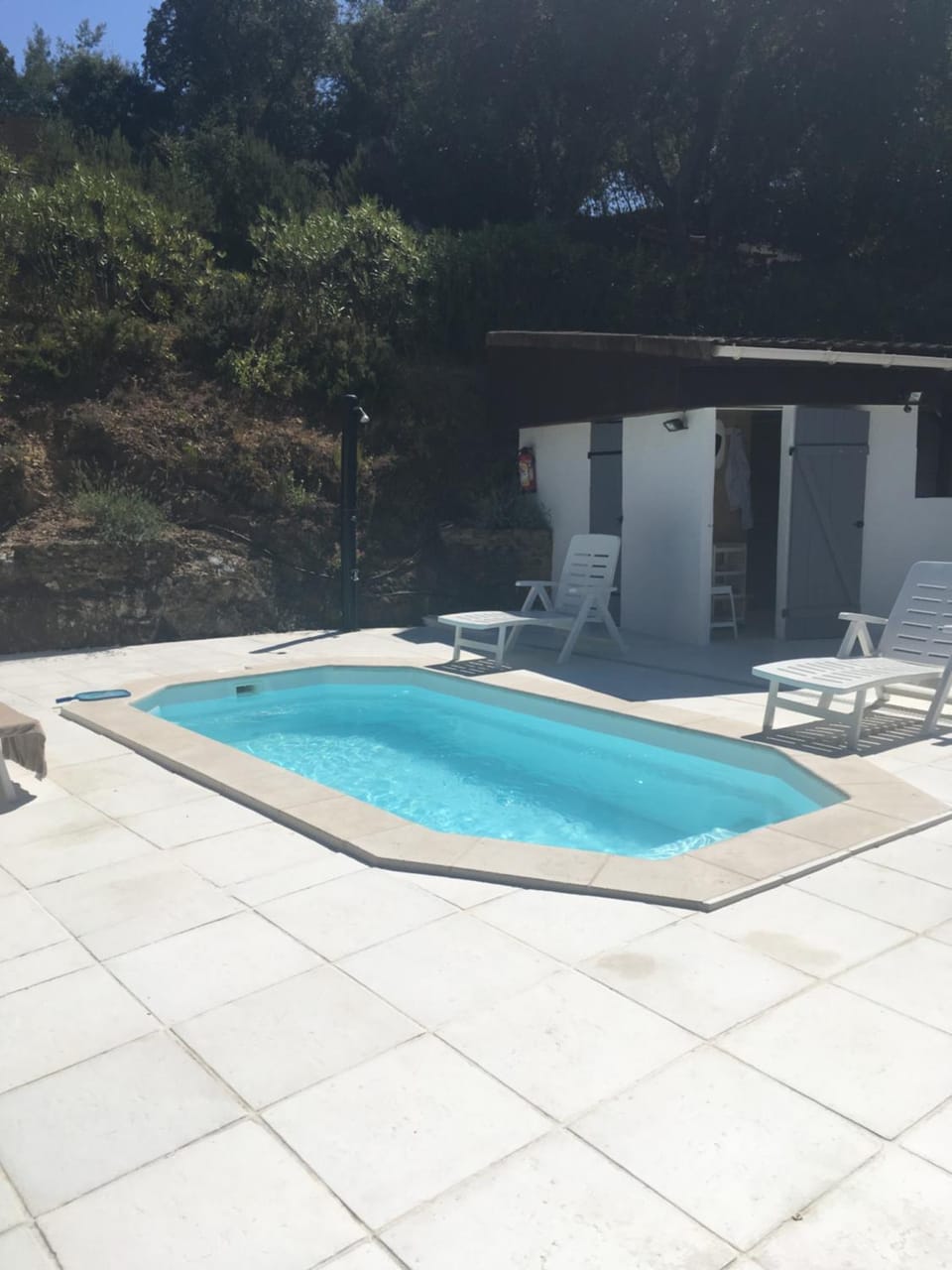 Swimming pool, sunbed