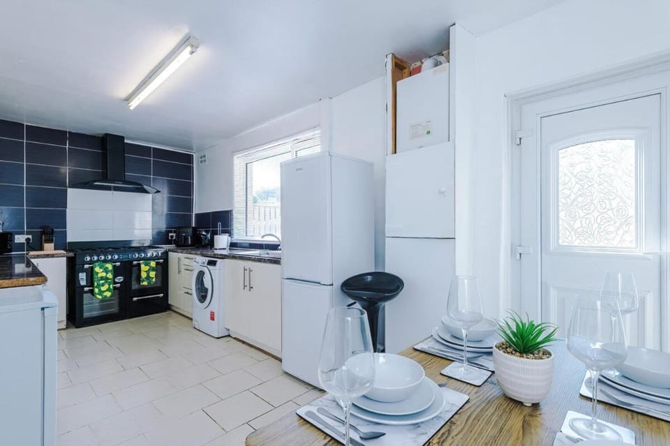 Kitchen or kitchenette, Dining area, oven, stove, toaster, washing machine