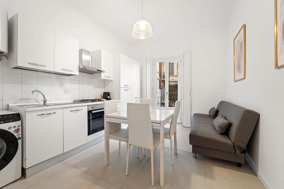 Elegant Apartment - Central, 10 Min to Duomo Apartment in Milan