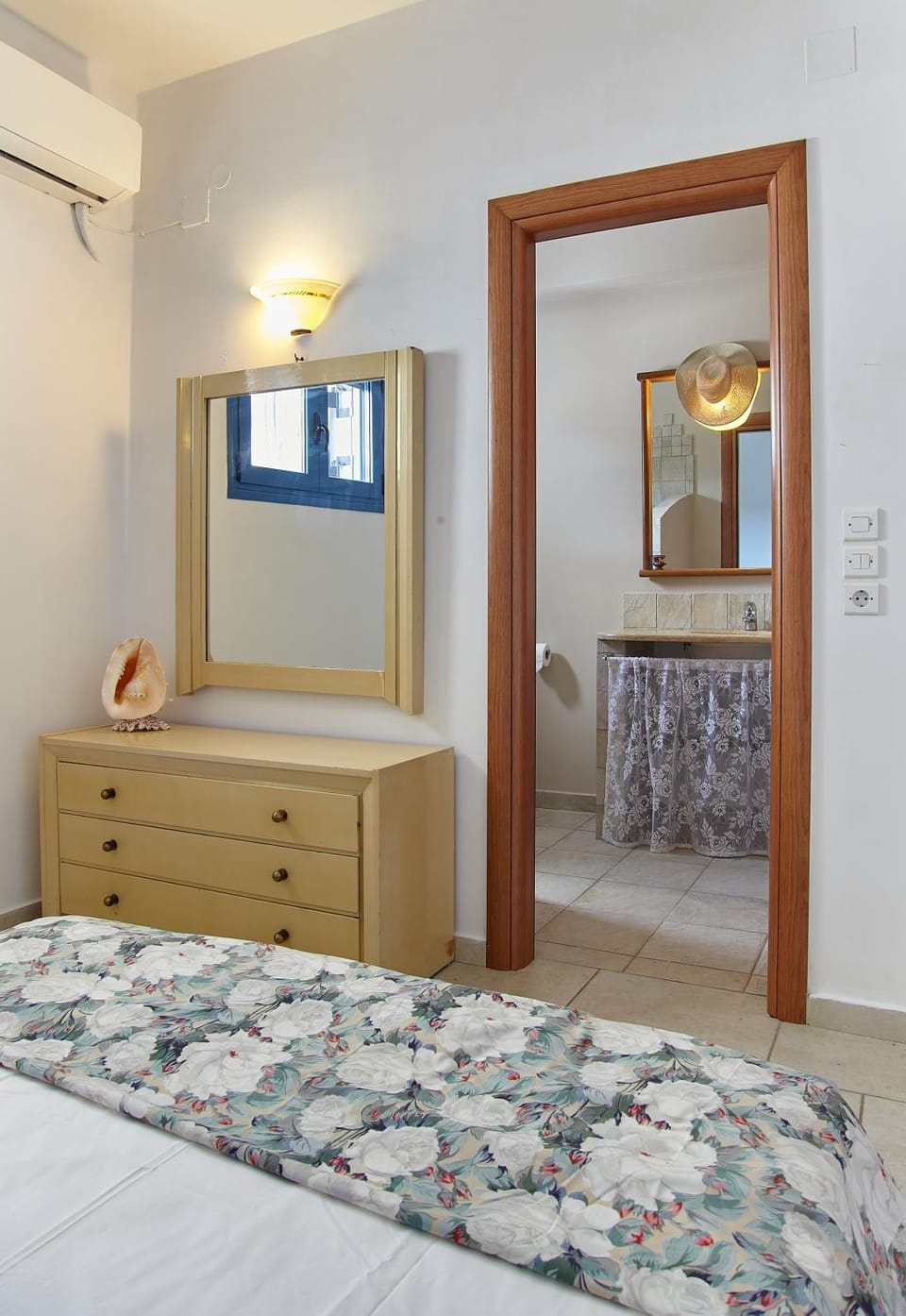 Bed, Bedroom, air conditioner