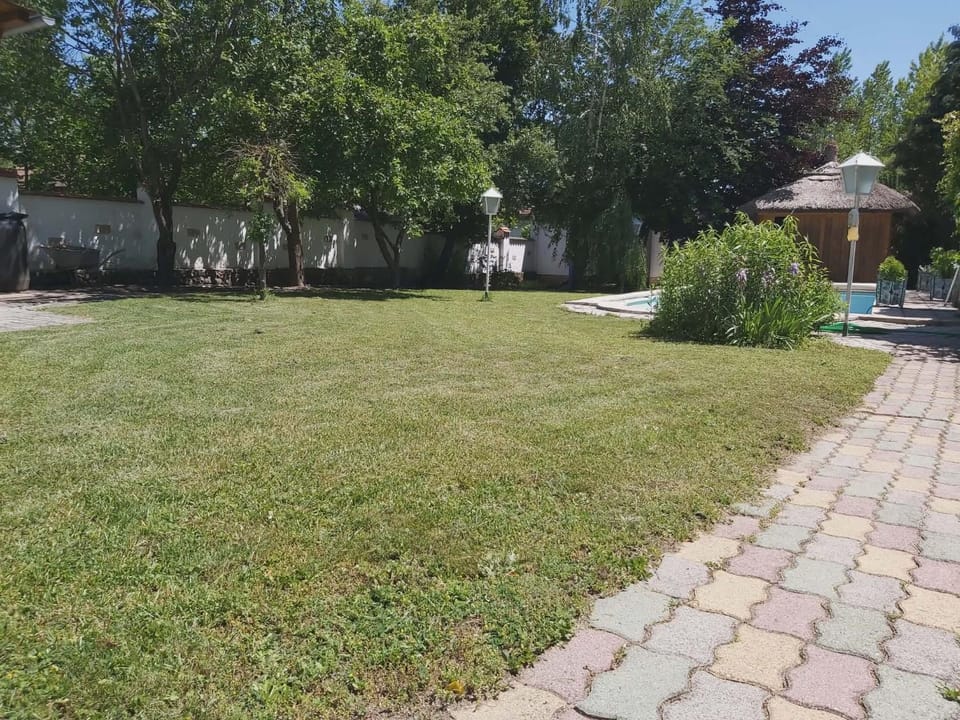 Bakonyi Napsugár Vendégház Döbrönte Apartment in Hungary