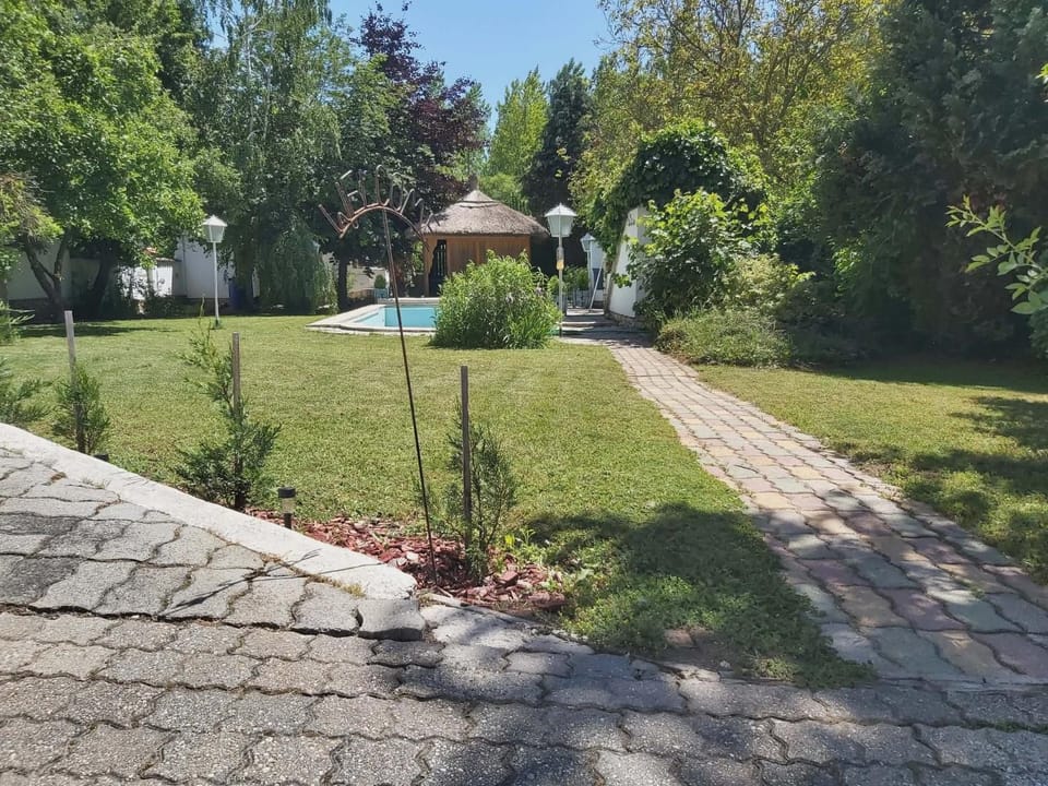 Bakonyi Napsugár Vendégház Döbrönte Apartment in Hungary