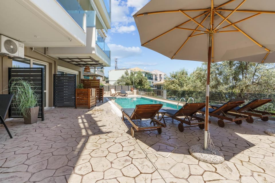 Property building, Patio, Balcony/Terrace, Swimming pool