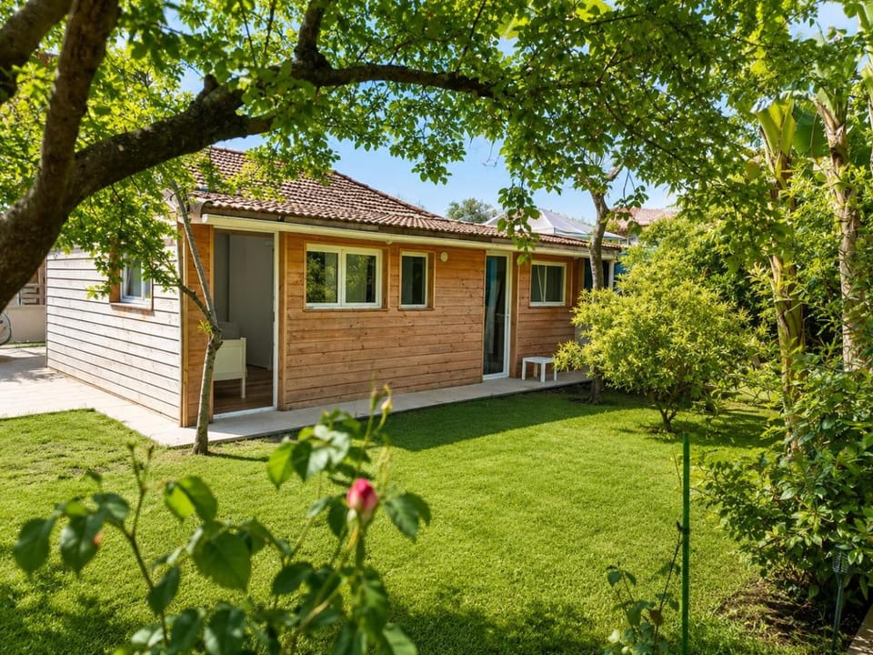 Property building, Day, Garden, Garden view
