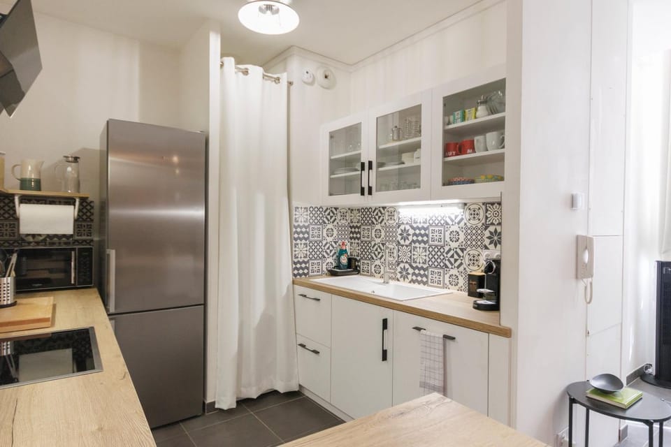 Kitchen or kitchenette, dishwasher, oven, stove, toaster