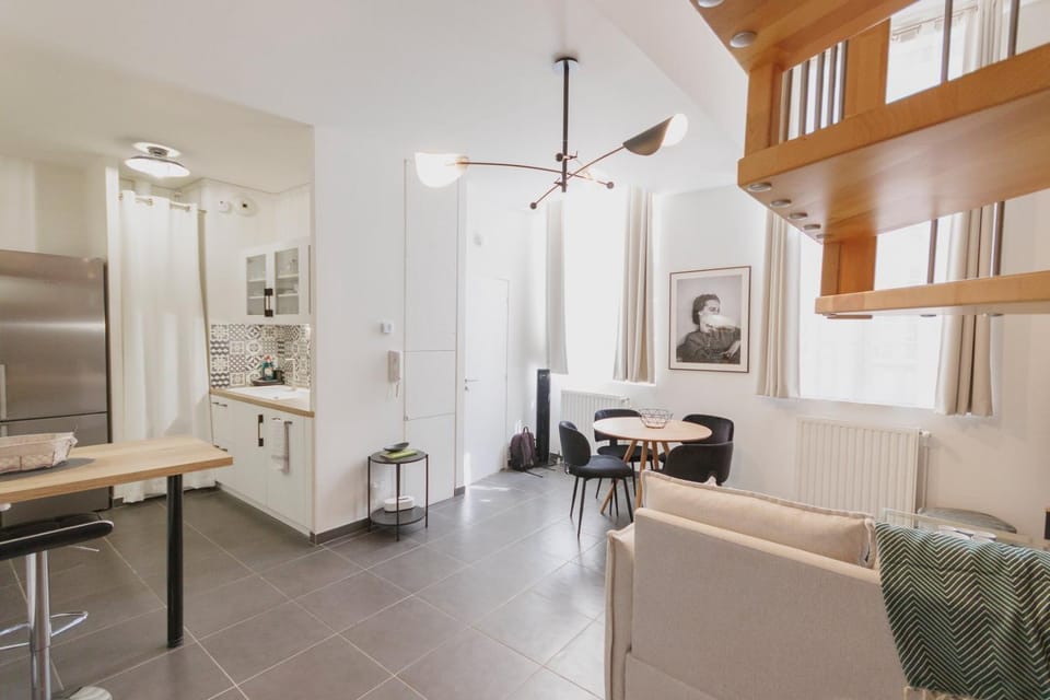 TV and multimedia, Kitchen or kitchenette, Living room, Seating area, Dining area