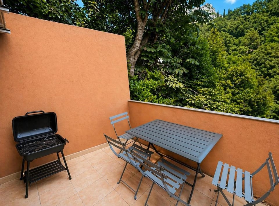 Charmant 3 pièces avec terrasse, vue mer et parking à Vence Apartment in Vence