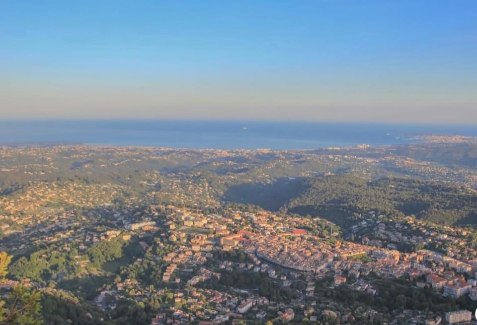 Charmant 3 pièces avec terrasse, vue mer et parking à Vence Apartment in Vence