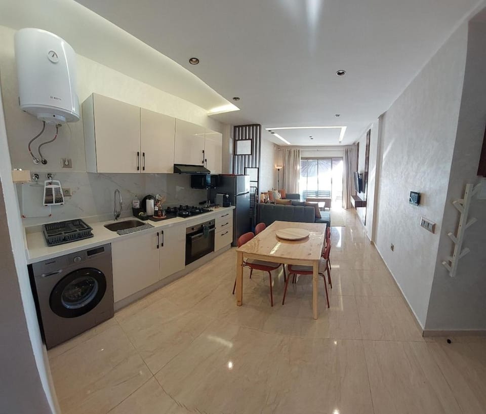 Kitchen or kitchenette, Dining area, dishwasher, oven, stove, washing machine