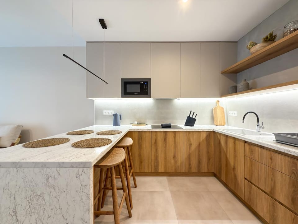 Kitchen or kitchenette, Dining area, stove