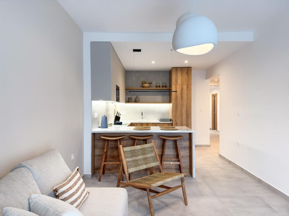 Kitchen or kitchenette, Seating area, Dining area