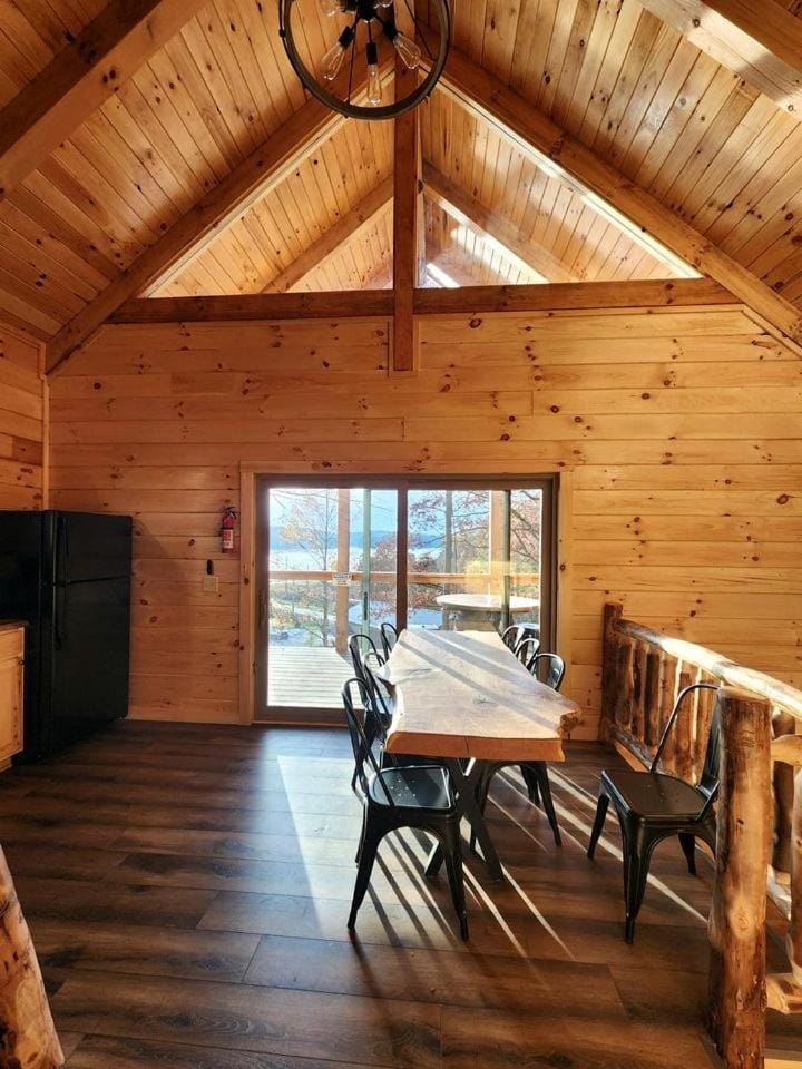 Modern Spacious Cabin near Tappan Lake with Jacuzzi and Panoramic Views in Ohio Cabin in Ohio