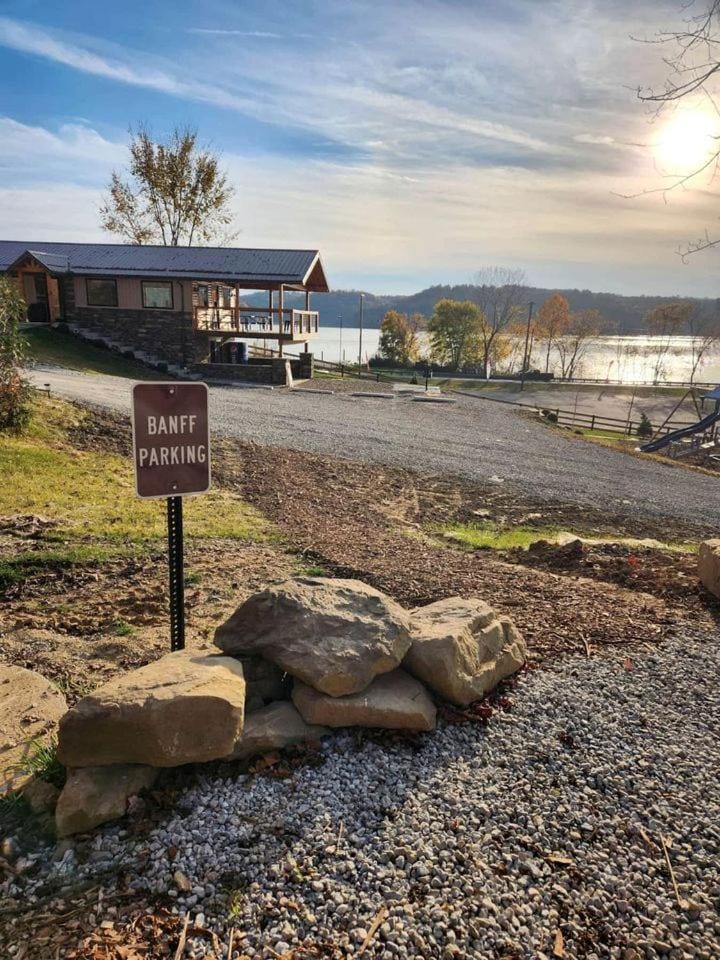 Luminous Cabin near Tappan Lake with Hot-Tub, BBQ and Deck in Ohio Cabin in Ohio