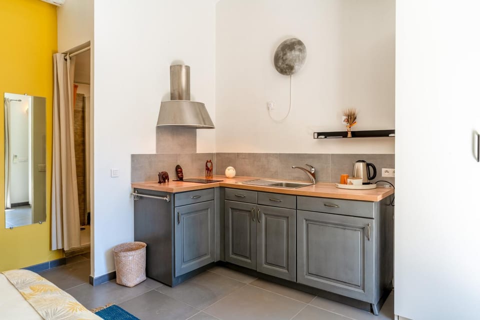 Kitchen or kitchenette, Living room