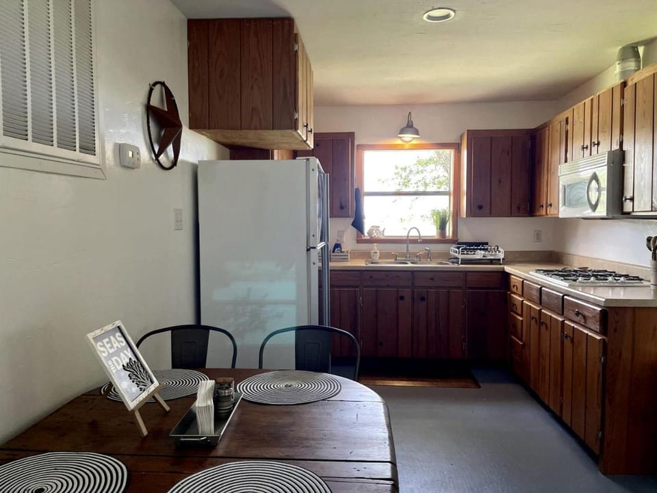 Idyllic Cabin with a Fire Pit Perfect for a Weekend Getaway from Houston Cabin in Alvin
