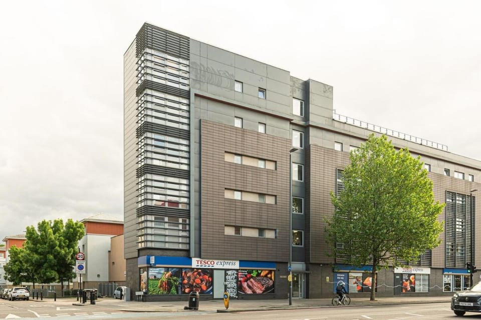 Stylish 2-Bed with Stunning View Apartment in London Borough of Hackney