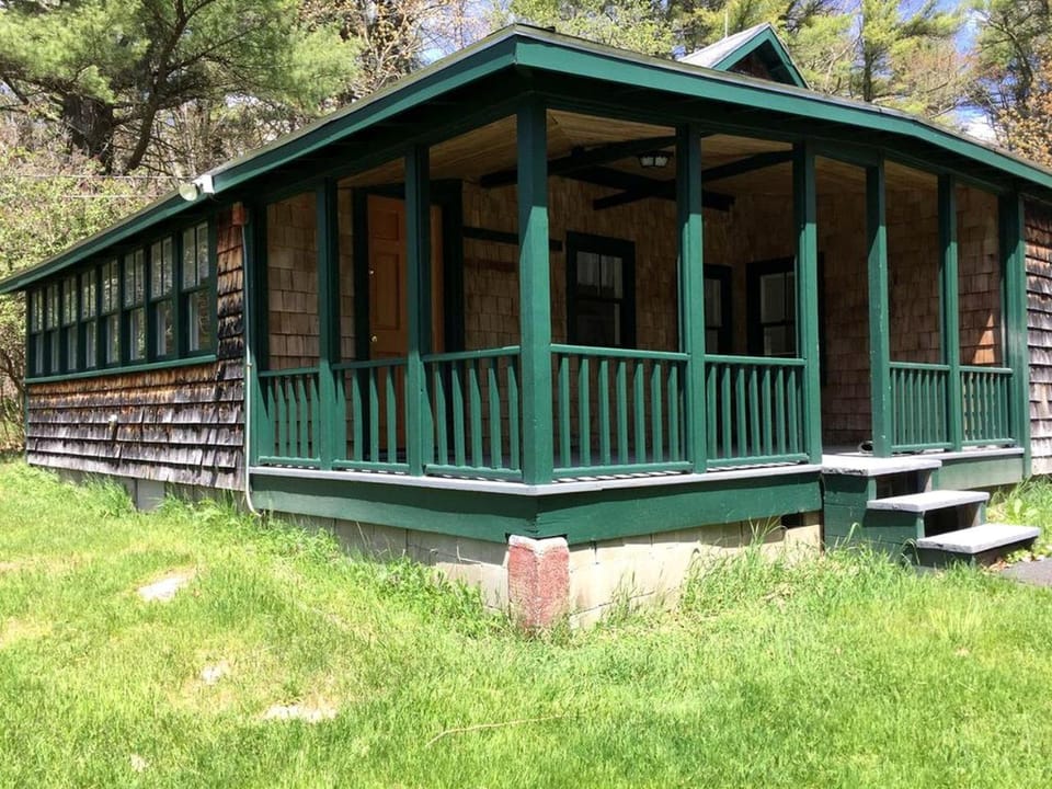 Secluded Cottage Rental near the Beaches of Maine’s East Coast in Arrowsic House in Arrowsic
