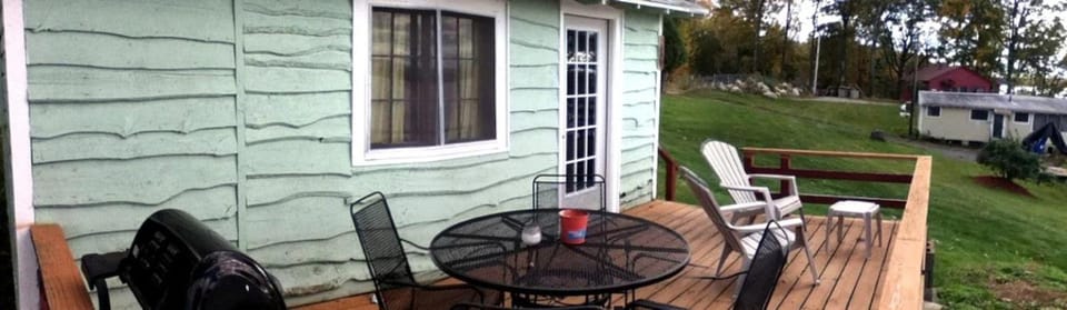 Comfortable Cabin Right on Great Sacandaga Lake in Northville, New York Cabin in Great Sacandaga Lake
