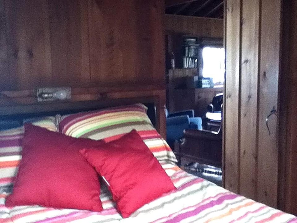 Cozy Cabin with Lovely Views of Great Sacandaga Lake in Northville, New York Cabin in Great Sacandaga Lake
