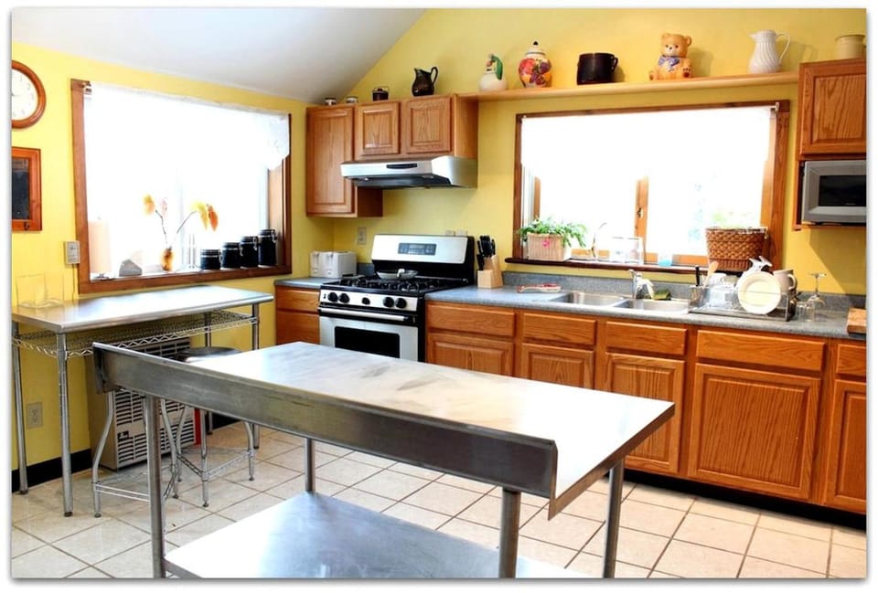 Kitchen or kitchenette