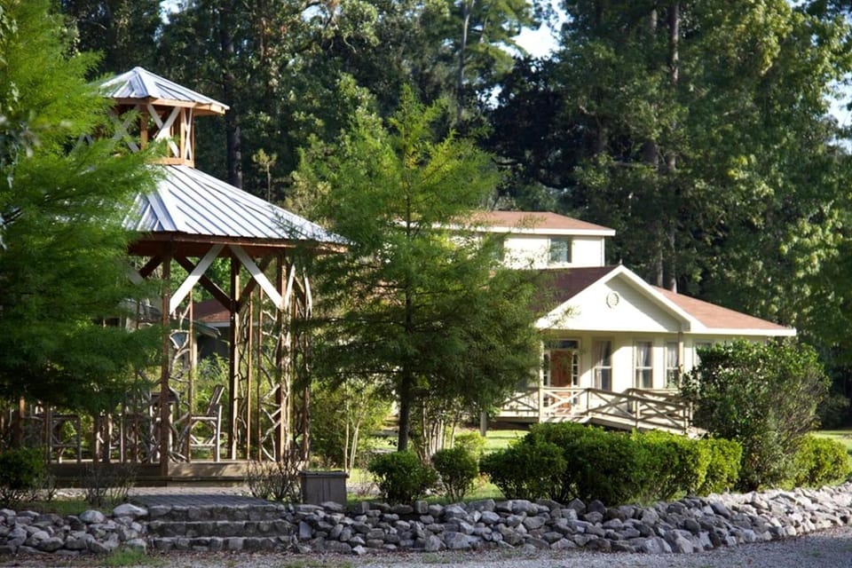 Expansive Vacation Lodge Rental for 60 Guests in Covington, Louisiana House in Covington