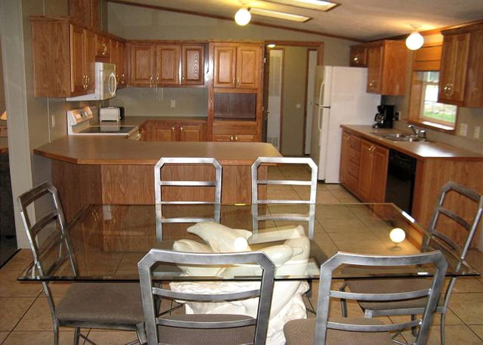 Spacious Vacation Cottage Rental near the Waterfront in Beautiful Put-in-Bay, Ohio House in South Bass Island