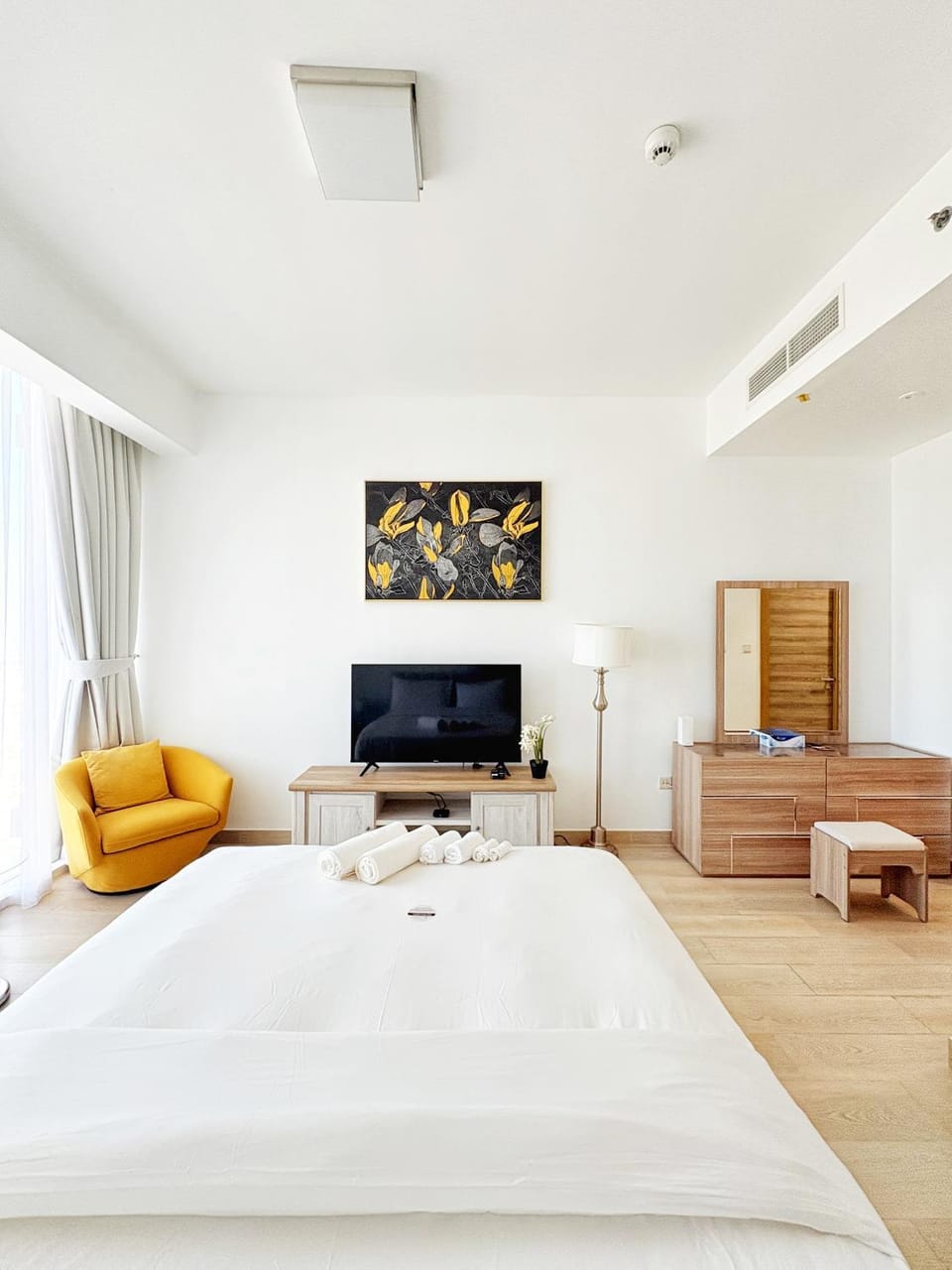 Bed, TV and multimedia, Living room, Photo of the whole room, Evening entertainment, Bedroom