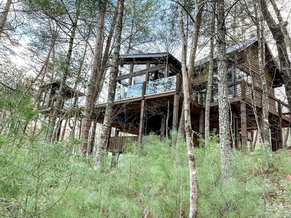 Enormous Cabin Luxury Interior and Game Room in Cherry Log, Georgia Cabin in Georgia