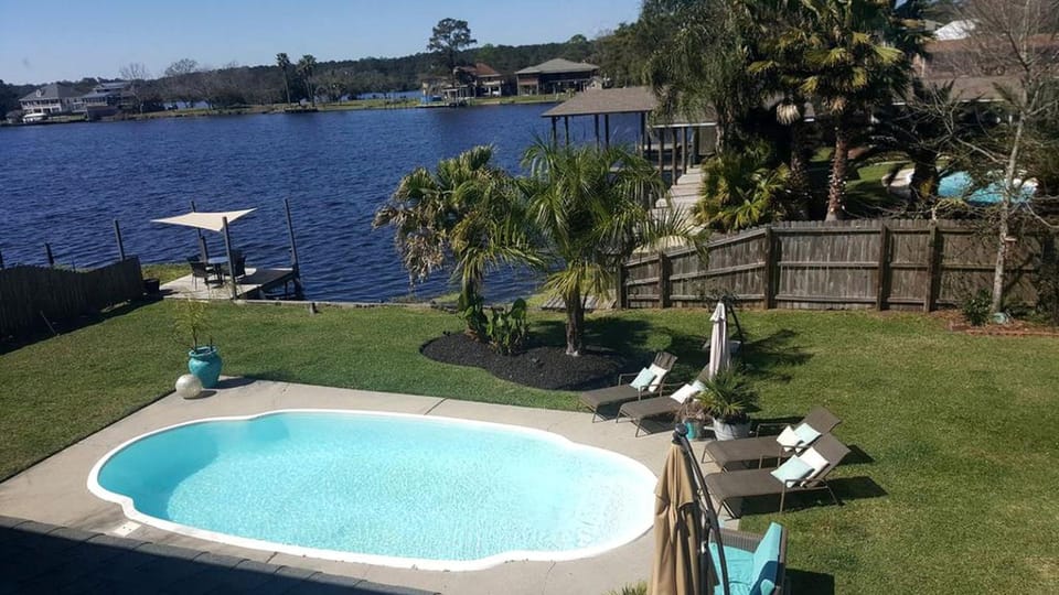 Beautiful Waterfront Cottage Rental with a Pool near New Orleans, Louisiana House in Slidell