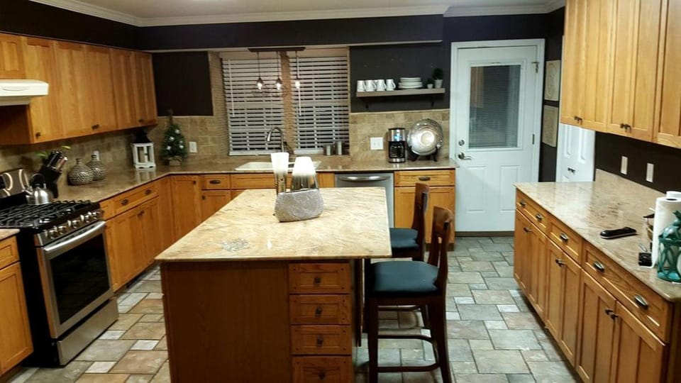 Beautiful Waterfront Cottage Rental with a Pool near New Orleans, Louisiana House in Slidell
