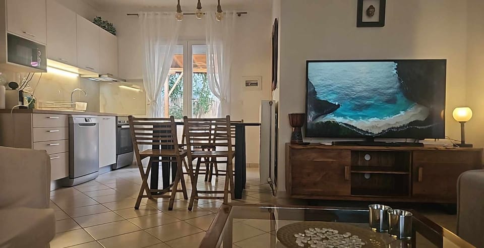 TV and multimedia, Kitchen or kitchenette, Living room, Dining area, dishwasher, oven, stove