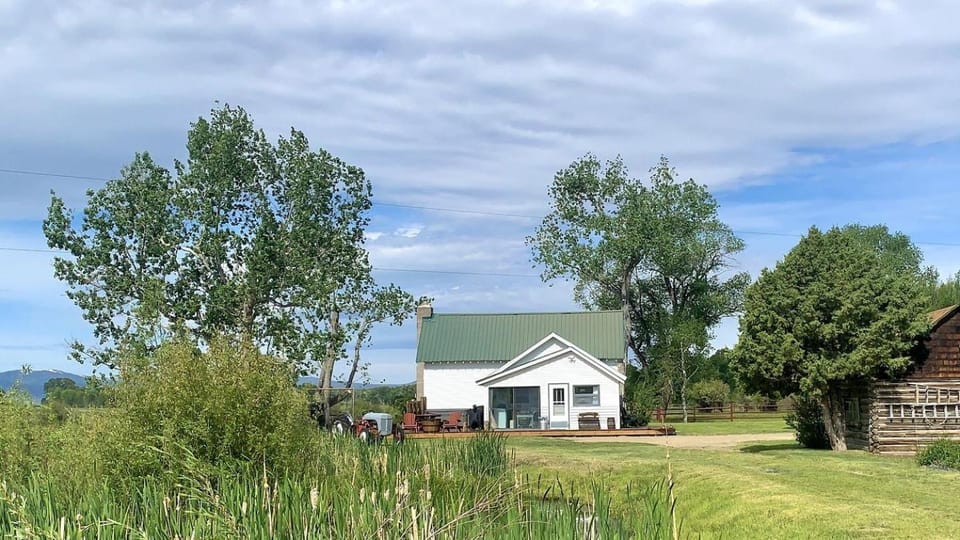 Stunning Cottage with Fire Pit in Saratoga, Wyoming House in Wyoming