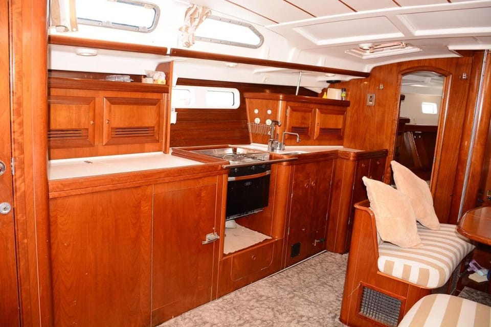 Kitchen or kitchenette, oven