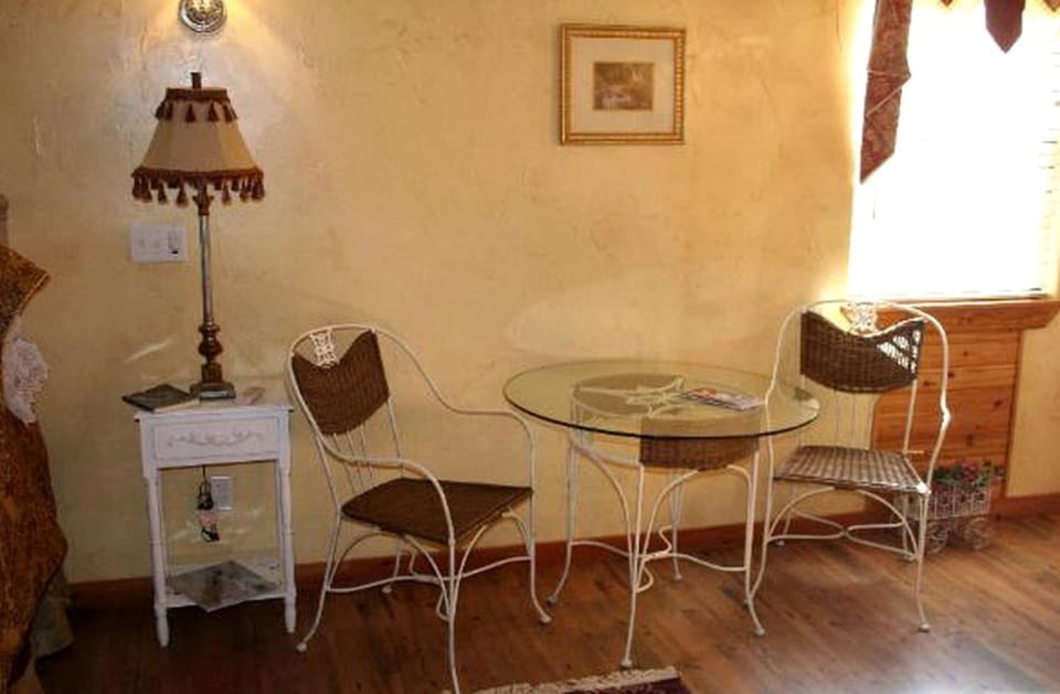 Creekside Cabin Rental for Quintessential Staycation near Austin, Texas Cabin in Buda