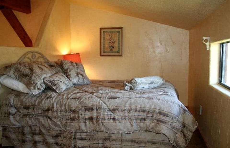 Creekside Cabin Rental for Quintessential Staycation near Austin, Texas Cabin in Buda