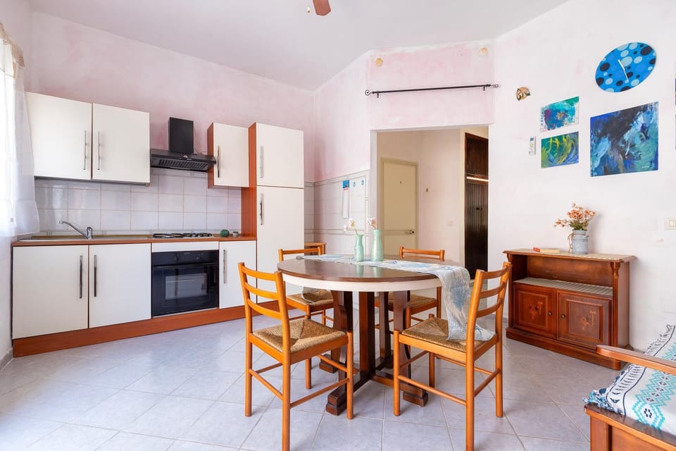 Property building, Kitchen or kitchenette, Living room