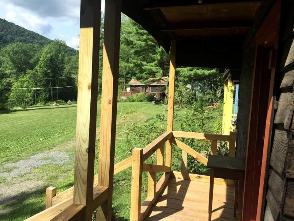 Cozy Getaway Cabin for Two near Esopus River in Shandaken, New York Cabin in Shandaken