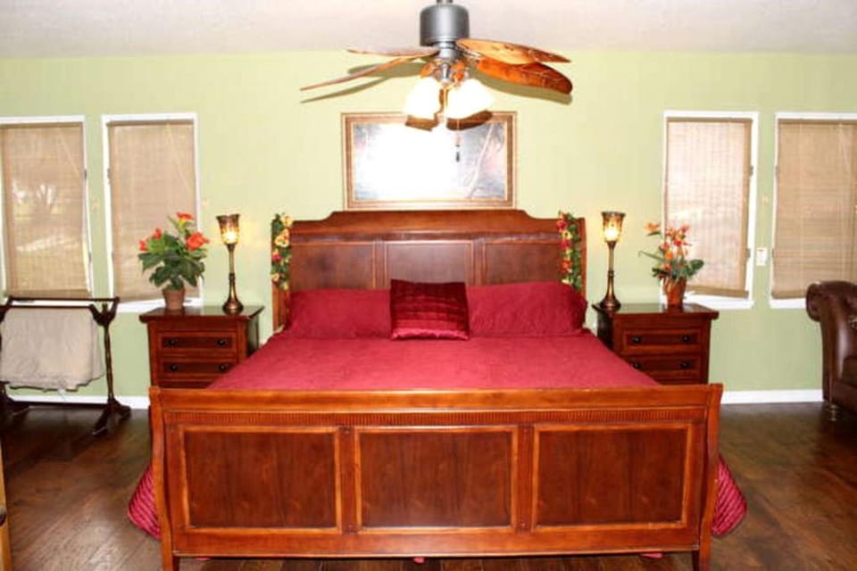 A-Frame Cabin Rental with Spacious Deck Overlooking the Cotee River, Florida Cabin in New Port Richey