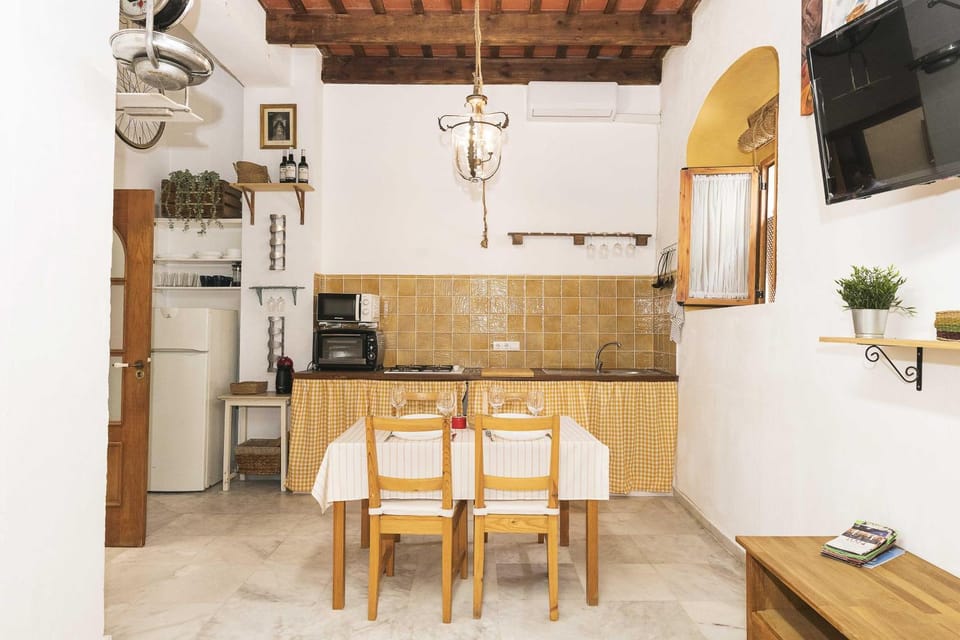 Kitchen or kitchenette, Other, Dining area