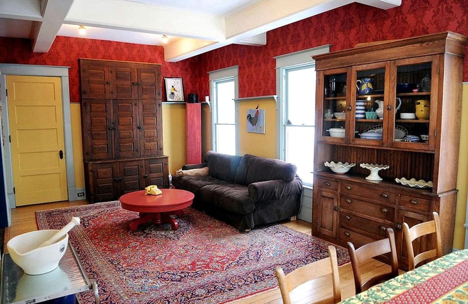 Charmingly Historic Cottage Rental Perfect for Large Groups in Aurora, New York House in Aurora