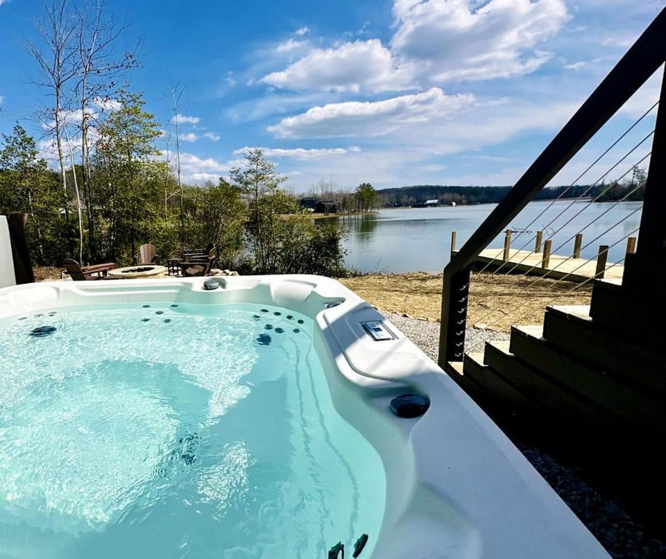 Lofted Tiny Retreat with Private Lake Dock and Spa in Tennessee House in Tennessee