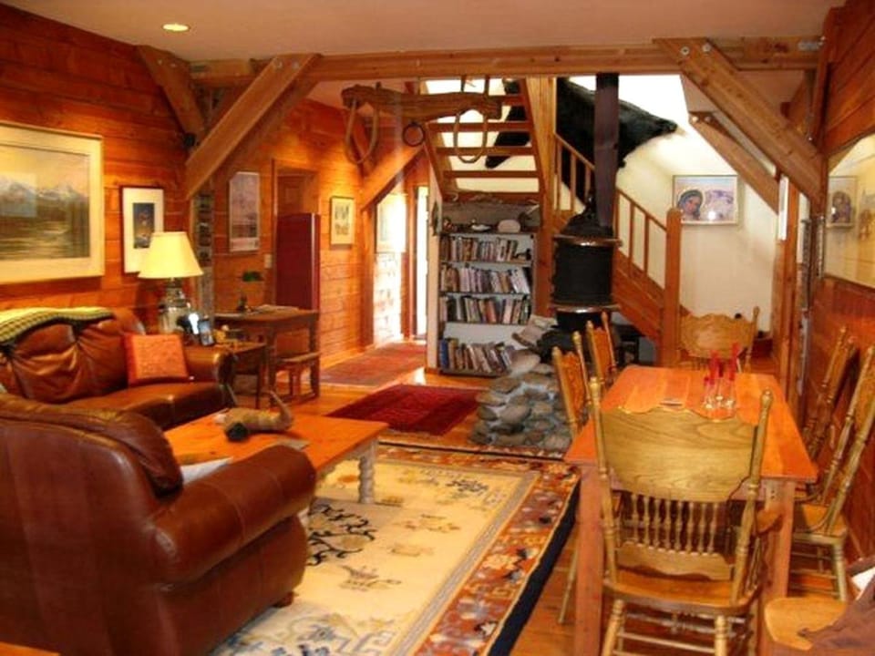 Remote Six-Bedroom Lodge for Rent near the Chico Hot Springs, Montana House in Pray