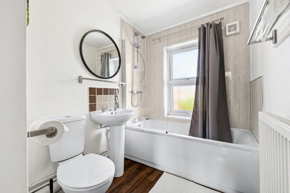 Shower, Toilet, Bathroom, Bath